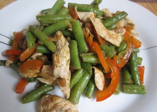Из куриной грудки и стручковой фасоли Из куриной грудки и стручковой фасоли